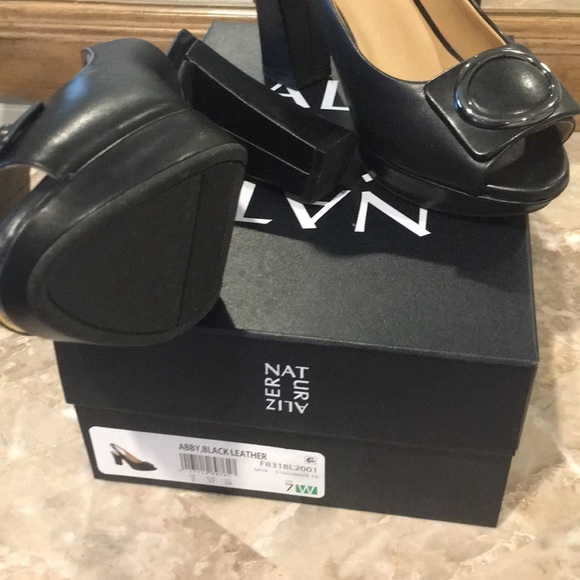 Heels - Picture 3 of 3